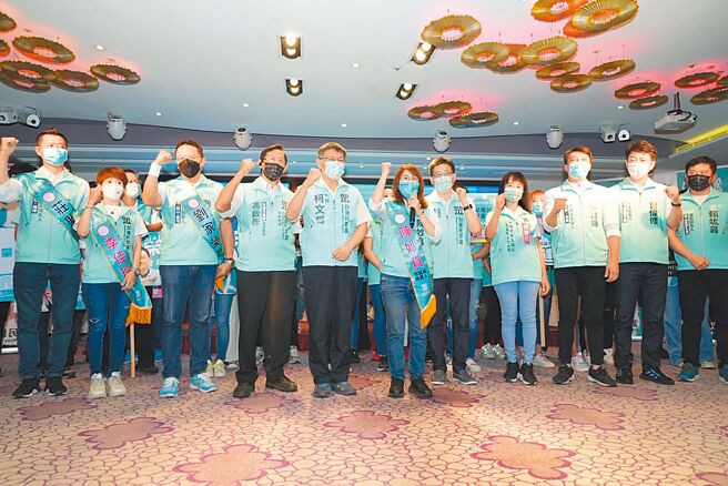 台灣民眾黨首度迎戰全國性地方選舉，黨主席柯文哲20日南下高雄替黨內市議員參選人造勢。（台灣民眾黨提供／洪浩軒高雄傳真）