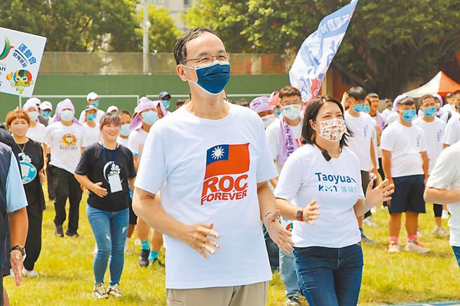 国民党副主席夏立言访陆20日出关，行程安排备受各界关注，国民党主席朱立伦强调，赴陆目的为解决台胞、台生与台商问题，减少台湾中小企业和农渔民损失，盼缓和两岸对立风险。（蔡明亘摄）