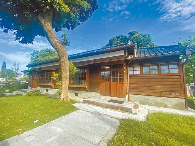 新竹市政府今年度荣获24项国家卓越建设奖肯定，其中，歷史建筑南大路警察宿舍修復再利用工程，拿下最佳环境文化类金质奖。（陈育贤摄）