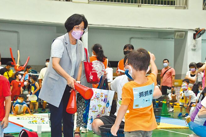 国民党彰化县长王惠美拚连任，表示上任后全面建构安心育儿环境。（吴敏菁摄）