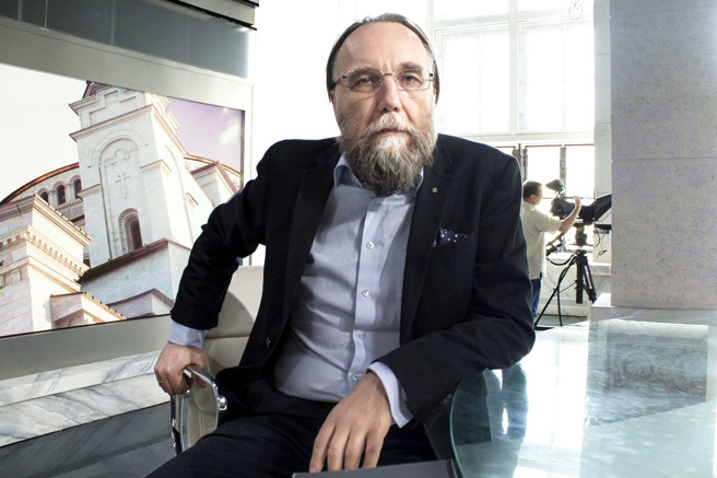 俄罗斯右翼哲学家杜金（Alexander Dugin，上图）的女儿杜金娜（Darya Dugina）遭汽车炸弹炸死，俄国前议员波诺马瑞夫称，俄罗斯境内地下游击组织「国民共和军」（National Republican Army）宣称犯案。（资料照／美联社）