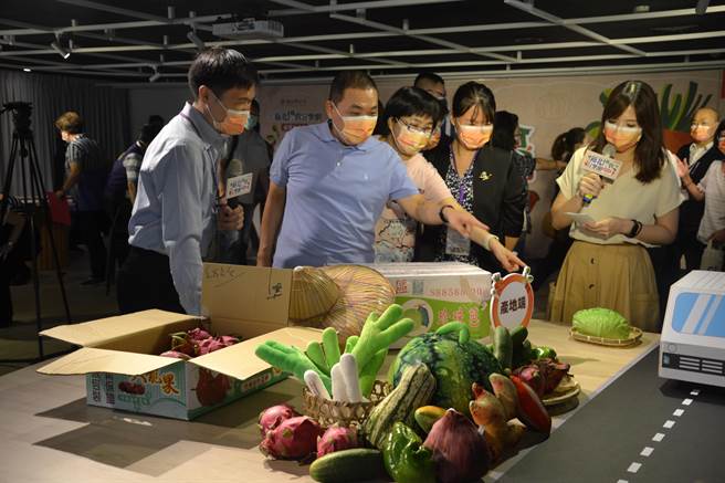 新北市2016年推动惜食交流计画，至今已将880吨食材重新运用分配到各社区供餐据点，超过127万人次受益。（蔡雯如摄）