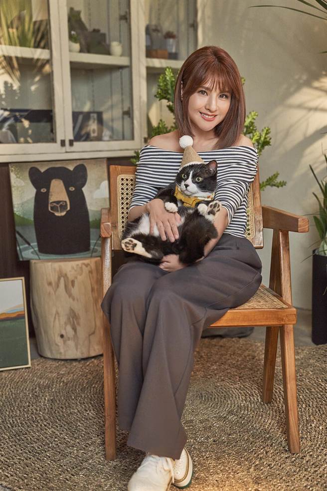 郭靜邀請鼓鼓合唱甜美輕快情歌〈So Lucky〉。（星動娛樂創意提供）