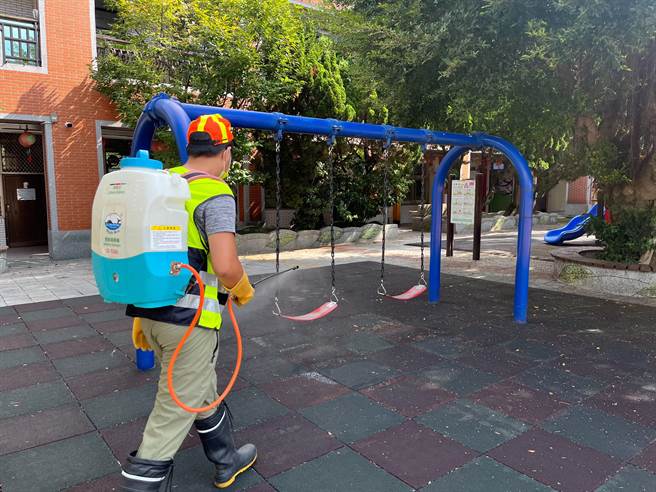 高中職以下學校即將在30日開學，桃園市環保局17日起至26日展開9天的校園大消毒。（桃園市環保局提供／陳夢茹桃園傳真）