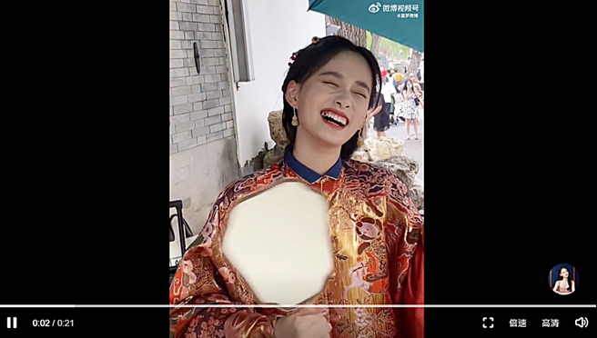 夏梦晒大笑影片，自曝缺牙。（图／翻摄自夏梦微博）