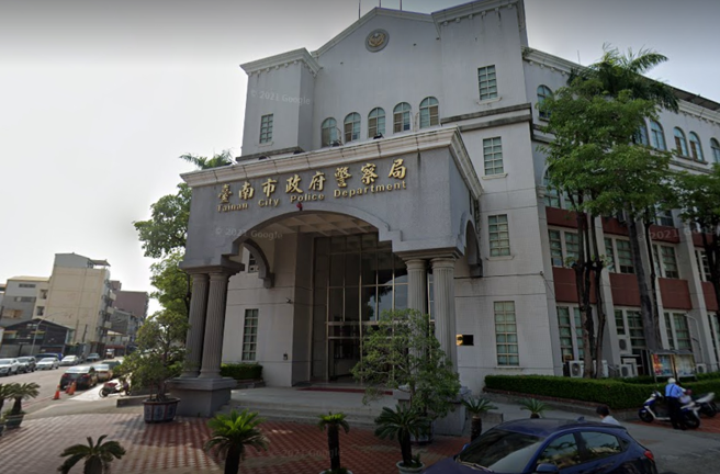 台南市警局第二分局警員今早傳出追捕嫌犯過程中，有兩名員警受傷。（翻攝自Google Maps）