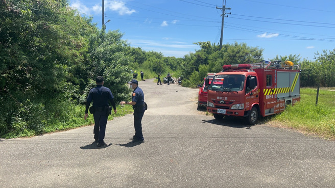台南市警局第二分局警员今早追捕嫌犯过程中，疑似遭到嫌犯袭击，有两名员警受伤。（图／读者提供）