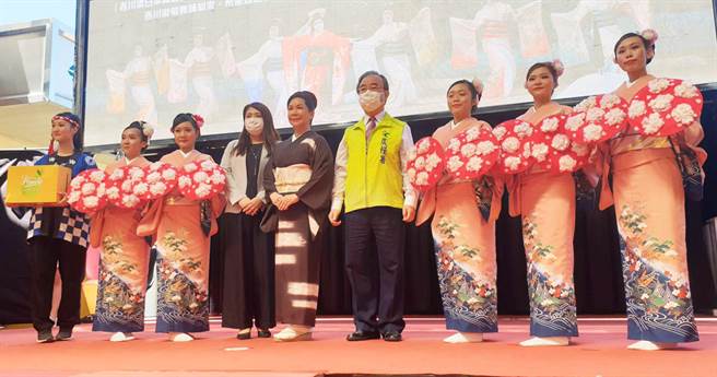 农粮署今天在台湾省青果运销合作社台中分社，举办台湾文旦外销日本记者会。（陈世宗摄）