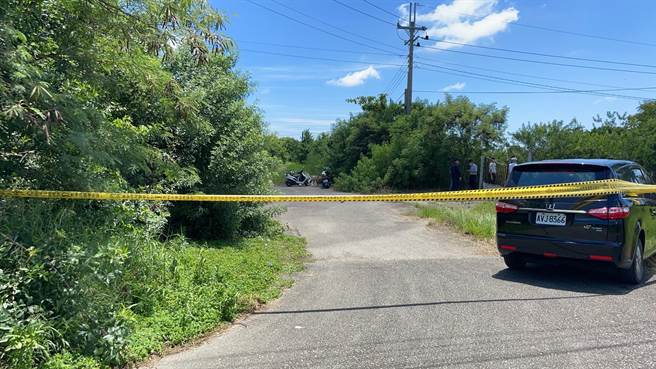 台南市警方尋找機車竊盜，竟遭殺害，支援警力趕到封鎖現場。（讀者提供／程炳璋台南傳真）