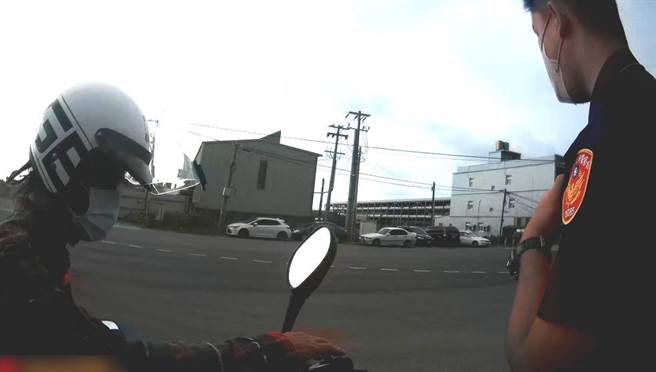 男子负气离家10年被通报失踪，大园警方协助打电话团圆。(警方提供／吕筱蝉桃园传真)