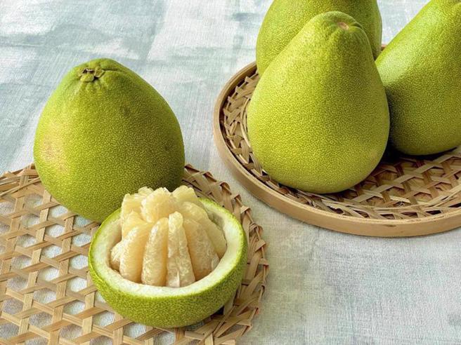 因大陆禁止我国的文旦输入果农嘆销量受影响。(图/翻摄自中时新闻网)