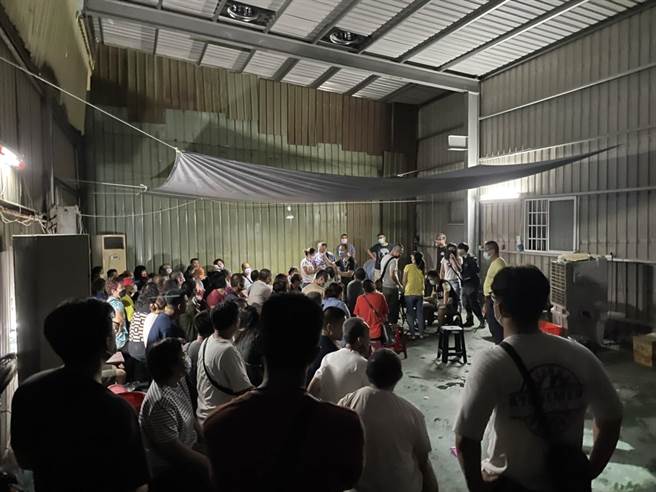 高雄市仁武警方于8月16日晚间在大社区查获一处职业赌场。（翻摄照片／林瑞益高雄传真）