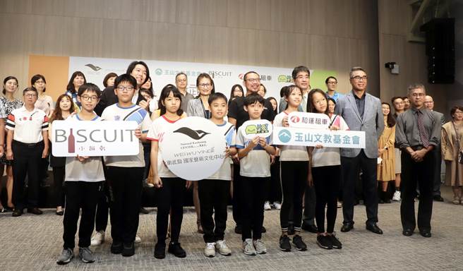 高雄市政府教育局与卫武营合作，推动「剧场艺术体验教育计画」，以「剧场体验课程」、「读剧课程」为主轴，让艺术从小扎根，为学生带来探索剧场的活动。（高市教育局提供／杨舒婷高雄传真）