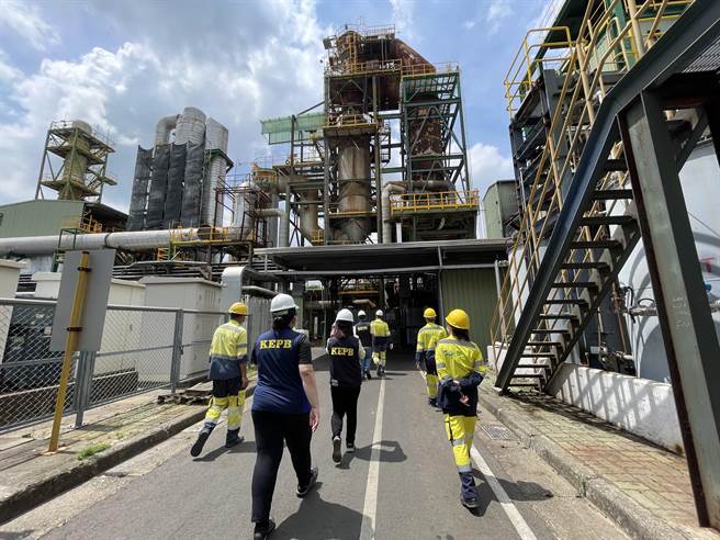 為了加強空氣汙染防制作為，高市府環保局針對轄內五大工業區執行專案汙染深度稽查。（高市府環保局提供／洪浩軒高雄傳真）