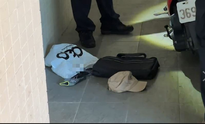 台南殺警惡徒機車尋獲，棄置安南區土城高中逃亡。(翻攝自記者爆料網)