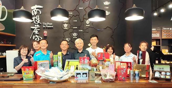 南投县农会迎接中秋节，推出农渔产品伴手礼。（民眾提供／廖志晃南投传真）