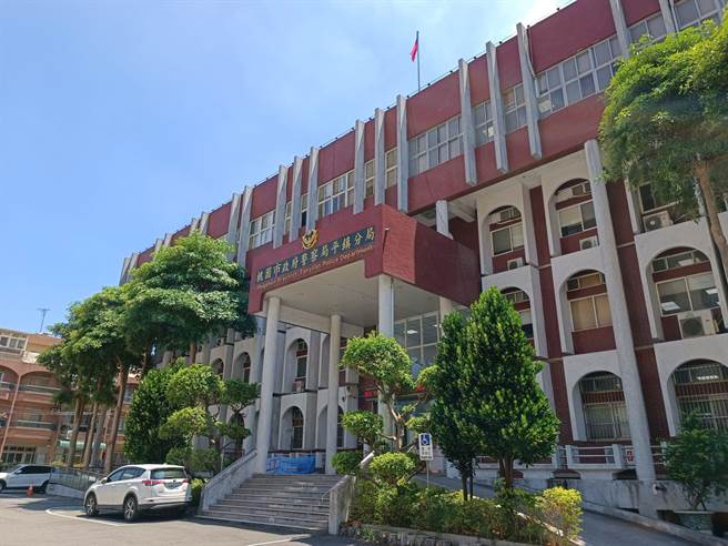 桃园市一名印尼籍外配疑不堪遭受丈夫长期家暴杀夫，伴尸4小时候走到平镇派出所自首。(吕筱蝉摄)