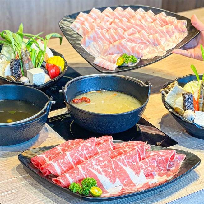 筑间幸福锅物提供14种经典汤底，31种肉品主食，还有饮料及冰淇淋吃到饱。（柯宗纬翻摄）