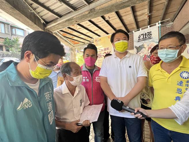 基隆市长林右昌表示，当初市府动用第二预备金出900万元，和水公司签订契约，成功解决基隆高地供水与漏水问题。（陈彩玲摄）