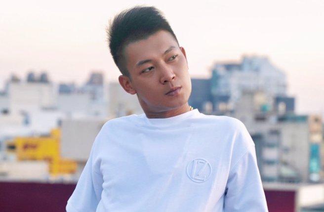 网红凤梨表示殉职的员警是他友人的亲属。（图／凤梨facebook）