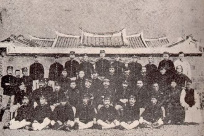 北埔支厅员在事件前合影，所有人员均于事件中蒙难。（图：水灵文创提供）