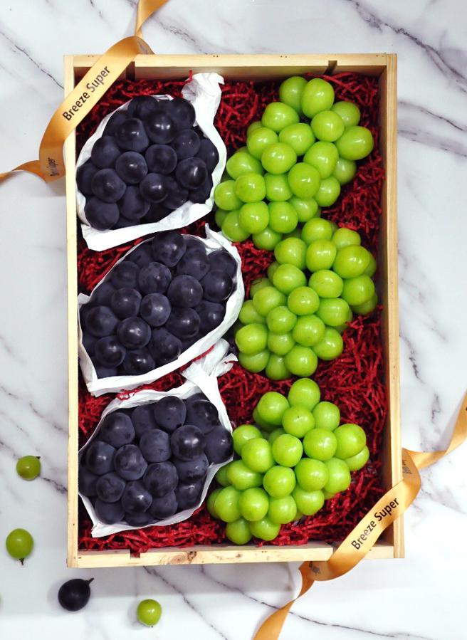 Breeze Super冈山双色葡萄木质礼盒，特价9680元。（Breeze Super提供）