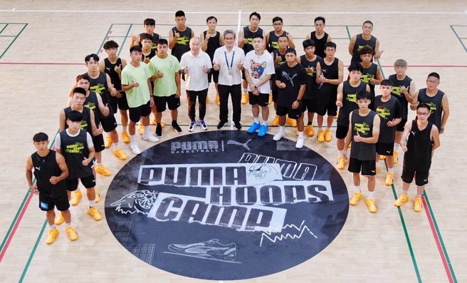 运动局长李昱叡(中)代表卢秀燕市长出席活动。(台中市政府运动局提供)