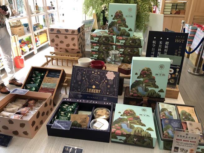 （华刚茶业的梨山乌龙茶、阿里山乌龙茶及金萱茶，外销日本市场。图／刘朱松）