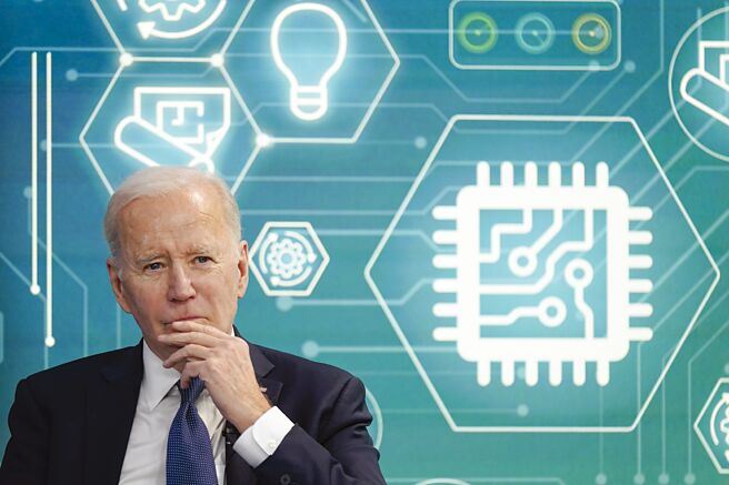 美國《晶片與科學法案》於8月9日經拜登總統簽署後生效，該法案係美國少見的產業補貼規範。圖／美聯社