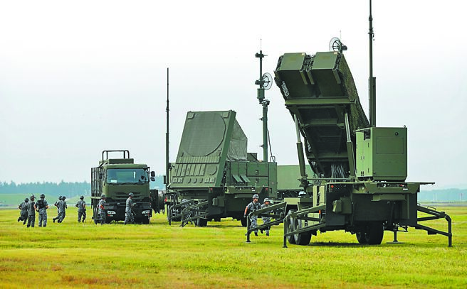 日本拟部署千枚远程巡弋飞弹，防范日益壮大的中国及北韩军力的威胁。图为日本自卫队演训爱国者Ⅲ型飞弹。（路透）