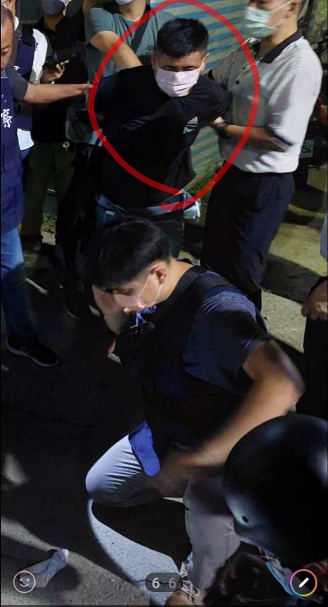 8/23（二）凌晨4:36左右，內政部警政署署長黃明昭親率新竹市警察局、台南市政府警察局刑警大隊人員於和欣客運新竹站斜對面（新竹市金城一路35巷1號前）當場逮捕自高雄搭車北上之台南殺警案兇嫌林信吾（明德外役監逃犯）。（警方提供／程炳璋台南傳真）