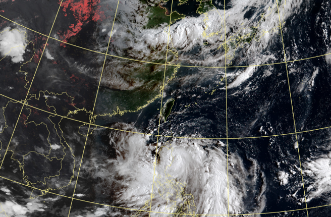 双颱在西太平洋上发展，其中「马鞍」有机会带来明显降雨。（中央气象局提供）