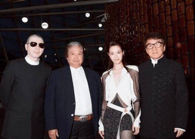 鍾楚曦與三位大佬合作，引起眾人熱義。(圖/微博)