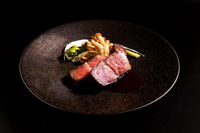 （「亚洲风功夫菜」全新季节套餐登场台式办桌菜×港味街头小食×怀旧古早味 演绎和牛风味魅力。图／大直和牛研究室Wagyu Lab）