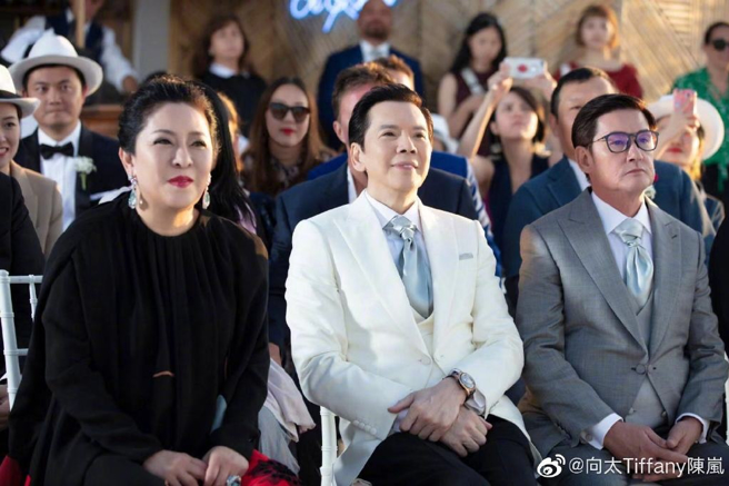 向太（前排左起）、向华强、郭碧婷的爸2019年一起到义大利参加向佐和郭碧婷婚礼。（图／翻摄自向太Tiffany陈岚微博）