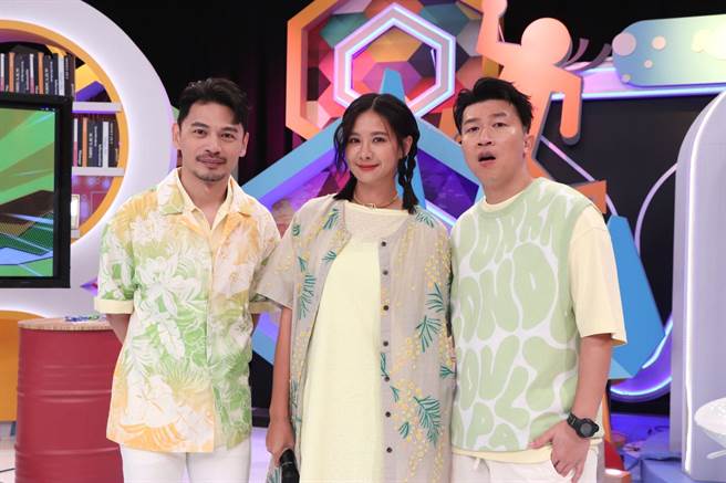 阿Ken（左起）、安心亚、张立东。（中天综合台提供）