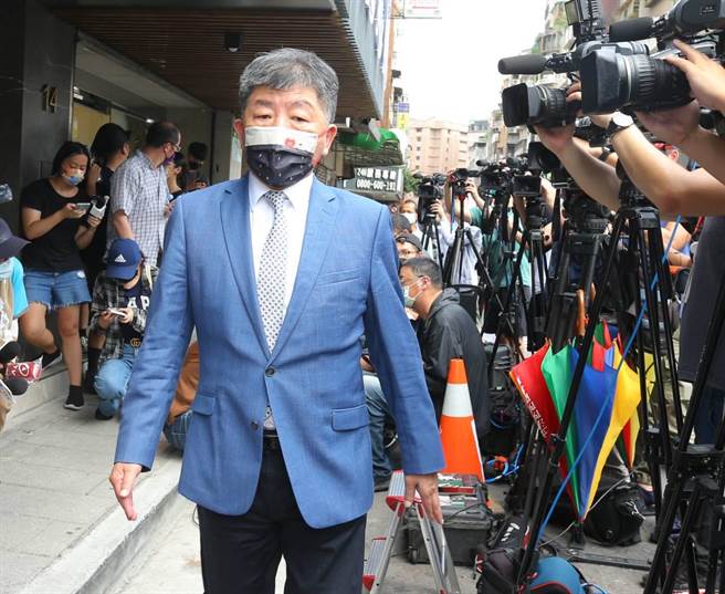 台北市市长候选人陈时中也到场致哀。（粘耿豪摄）