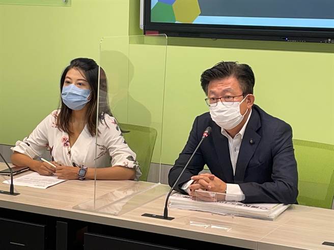 民进党立法院党团今（23日）开舆情回应记者会。（叶书宏摄）