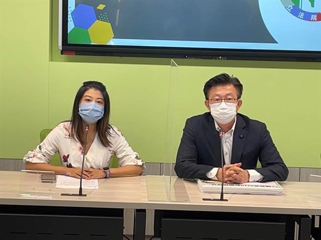 民进党立法院党团今（23日）开舆情回应记者会。（叶书宏摄）