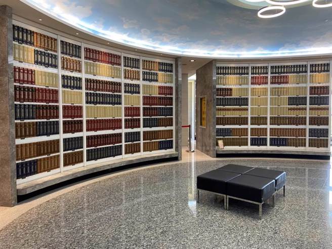 据传余天有意选择基隆拥恒文创园区做为余苑绮长眠之所，曾看过园区中的「花之园」和「时光学苑」两个区段，图为「时光学苑」。（张志康摄）