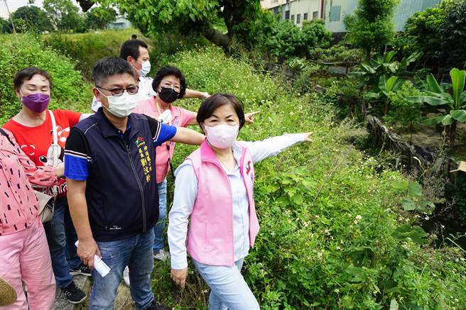 西汴幹線社皮分線，流經台中市神岡區三角里，現況水路為土堤及砌石護岸，因年久失修灌溉排水功能不彰。（立委楊瓊瓔服務處提供）