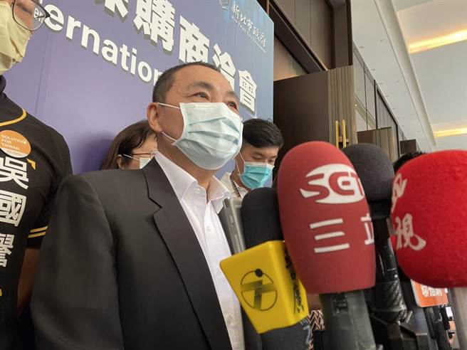 国民党副主席夏立言率团访陆，外传将与国台办主任刘结一、海协会会长张志军会面。对此，新北市长侯友宜表示，会面过程期待公开透明，让国人了解。（蔡雯如摄）