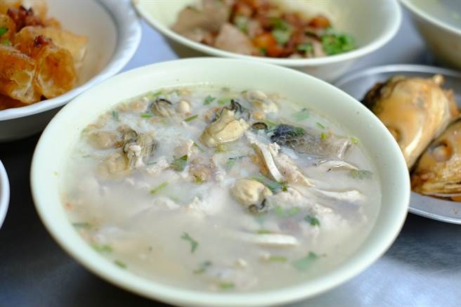 米其林今（23日）公布臺北、臺中、臺南＆高雄的比登推介名单；台南的阿星咸粥的也获选。（米其林指南提供）