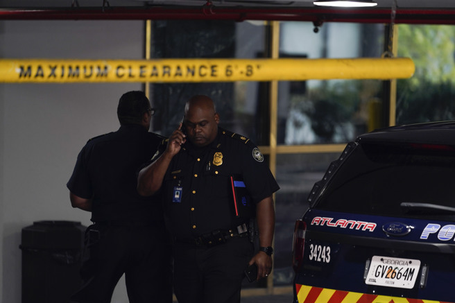 警方表示，初步资料显示，两起案件可能是同一名女性嫌疑人所为，后来在哈特斐德-杰克森亚特兰大国际机场（Hartsfield-Jackson Atlanta International Airport）找到嫌疑人。(图/ 路透社)