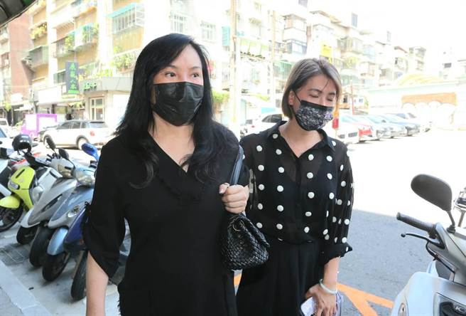 李亚萍痛失爱女，一度哭到脚软。（粘耿豪摄）