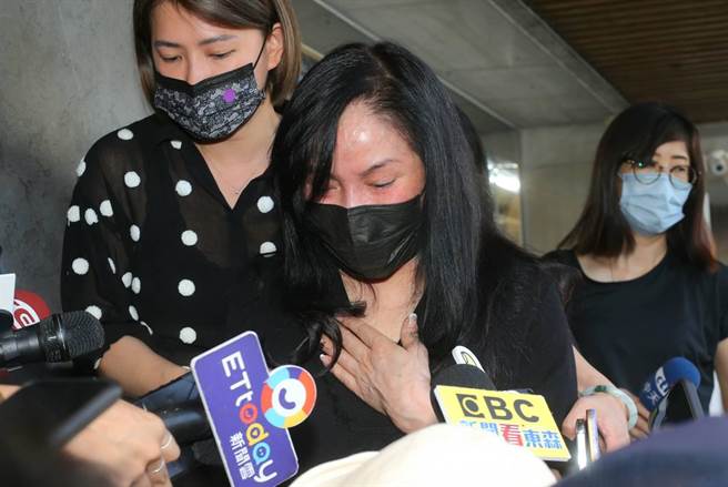 李亚萍哭喊好想再抱抱余苑绮。（粘耿豪摄）