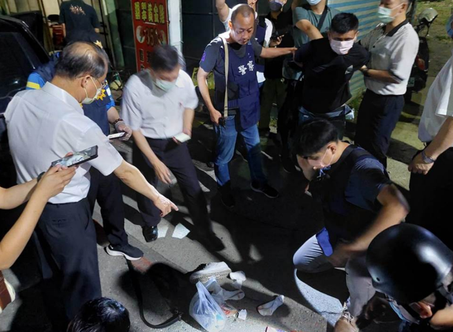 林嫌今天凌晨在新竹落网，警方一拥而上逮人。（警方提供／曹婷婷台南传真）