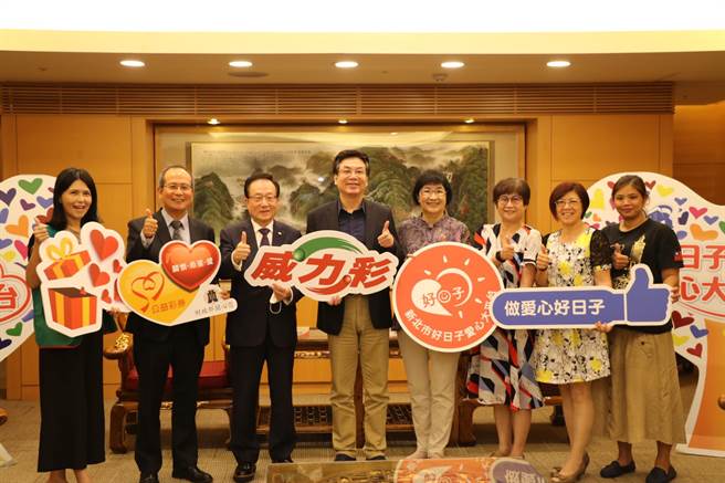 家住北投的威力彩头奖得主透过台彩公司捐赠2000万。