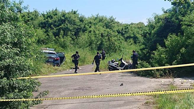 台南市两警追捕机车窃盗犯遭杀害，警方封锁现场採迹证。（资料照 程炳璋摄）
