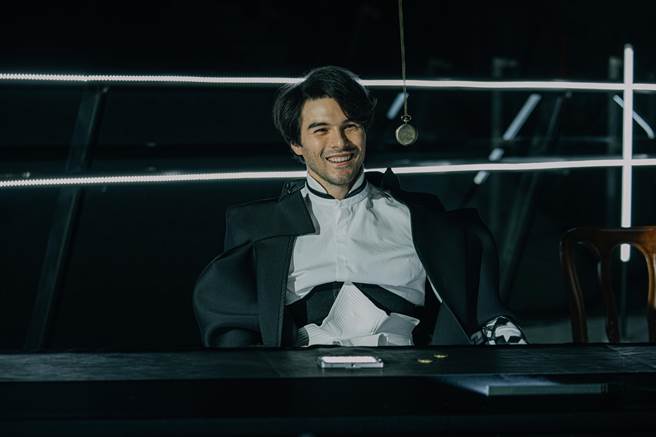 凤小岳即便睡眠不足依旧敬业参与《你在天堂吗？》的演出。（Alexander King Chen提供）